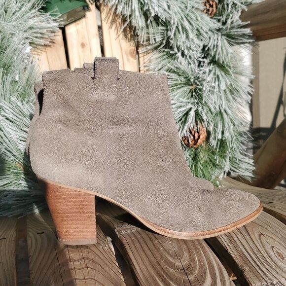 J CREW Booties, Suede Made in Brazil, Pre loved! Kahki Green, Size 6. - Picture 7 of 10